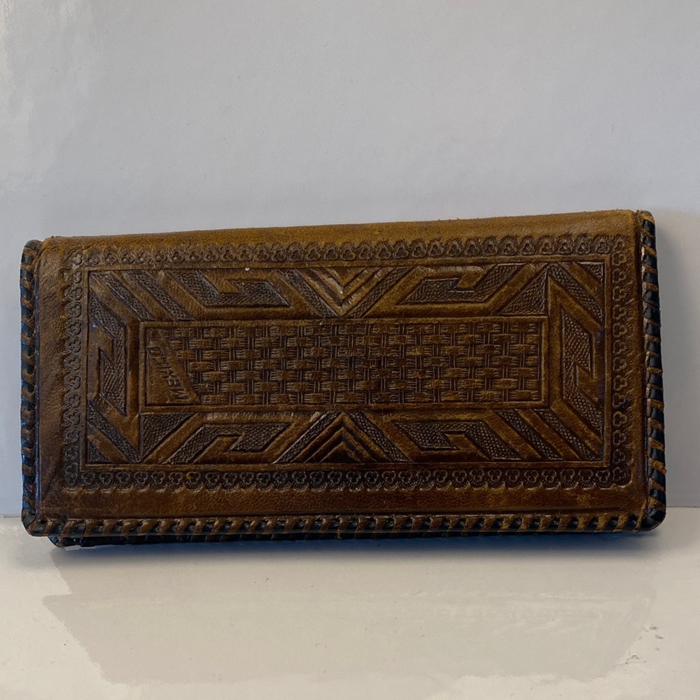 Hand-Tooled Brown Leather Wallet with Aztec Medallion Design - Picture 2 of 7